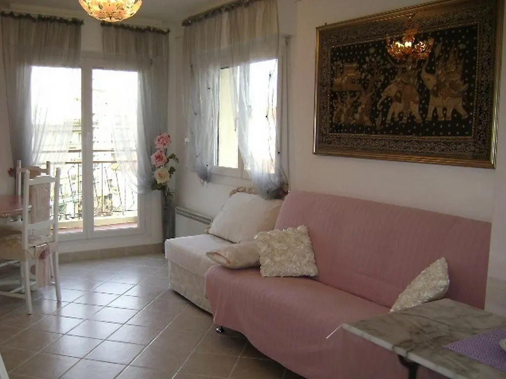 Boite D'Amour Cannes 0*,
