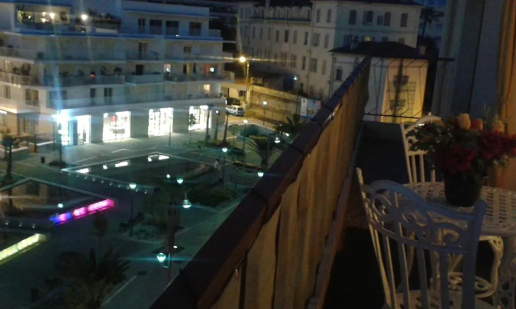 Boite D'Amour Cannes 0*,