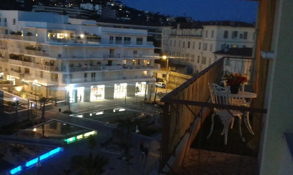 Boite D'Amour Cannes 0*,  Frankrig